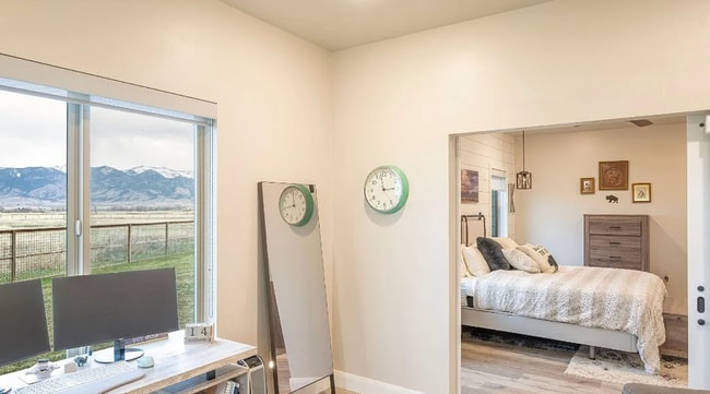 Building Photo - 3 Bedroom 2 bath house with amazing views of the Bridger Mountains