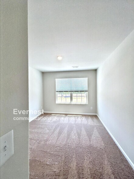 Building Photo - 2164 Willow Gln Dr