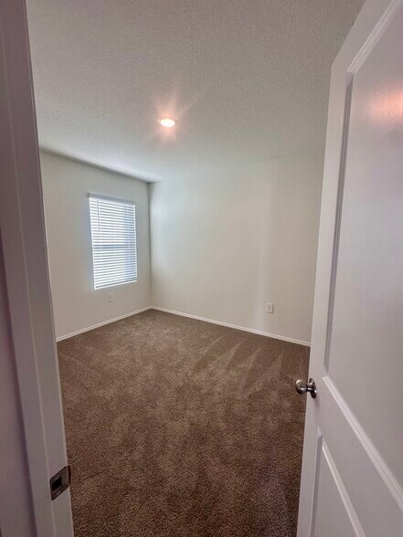 Building Photo - 4425 Boxelder Ave