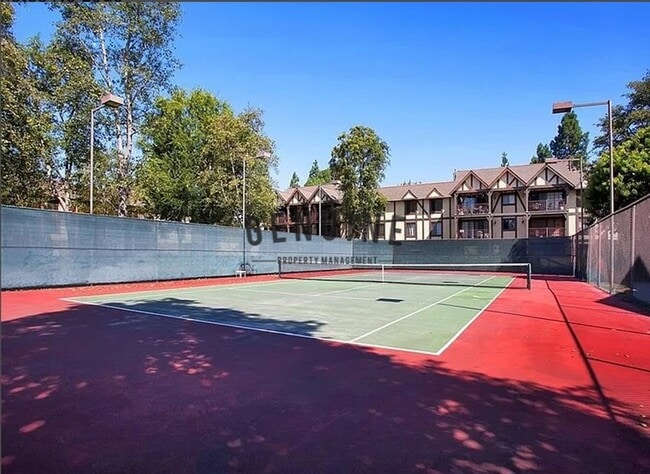 Building Photo - $500 off 1st Month ! 1 Bedroom ~ Live in t...