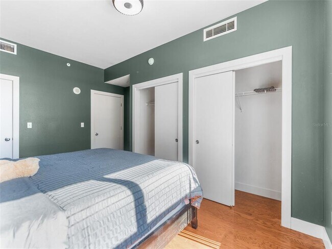 Building Photo - 1120 E Kennedy Blvd