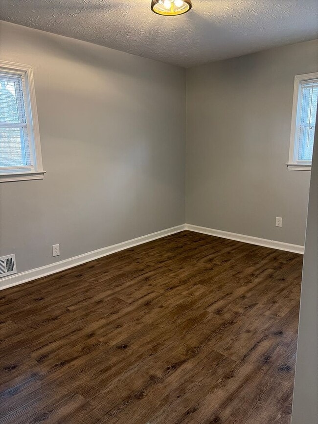 Building Photo - Renovated Ranch Home