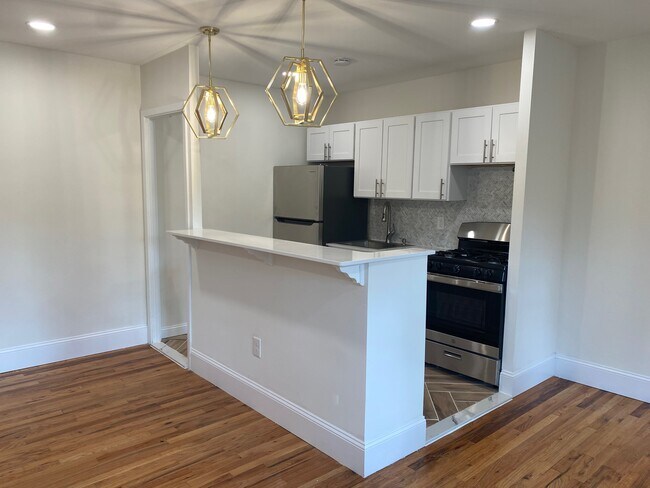 Building Photo - 43 Cottage St