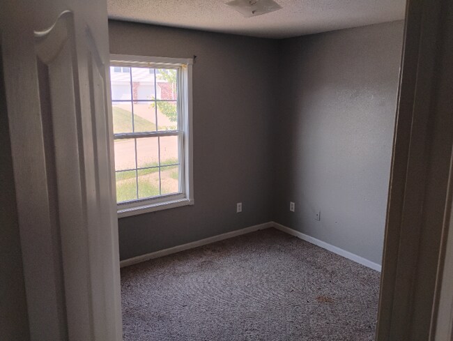 Building Photo - 3915 Scarborough Way