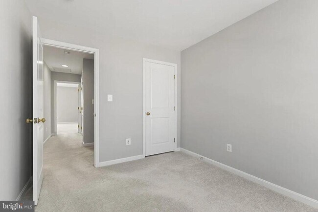 Building Photo - 9211 Cascade Falls Dr