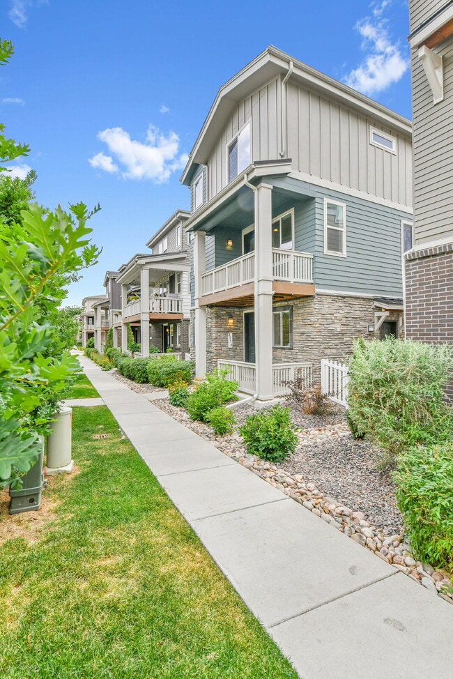 Building Photo - $2,620.95 - 3 Bed, 2.5 Bath Home in Aurora with AC and In Unit Laundry!