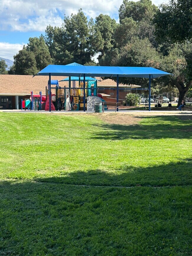 Building Photo - 10760 Russett Ave