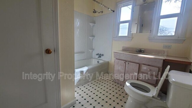 Building Photo - 7085 Butte Falls Hwy