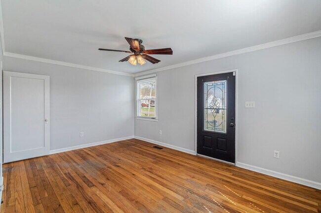 Building Photo - 3701 Vera Dr