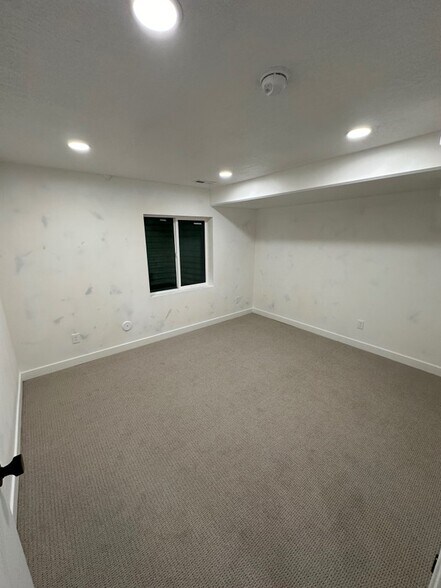 Building Photo - 583 N 260 E