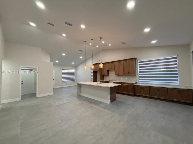 Building Photo - 755 Falling Water Rd