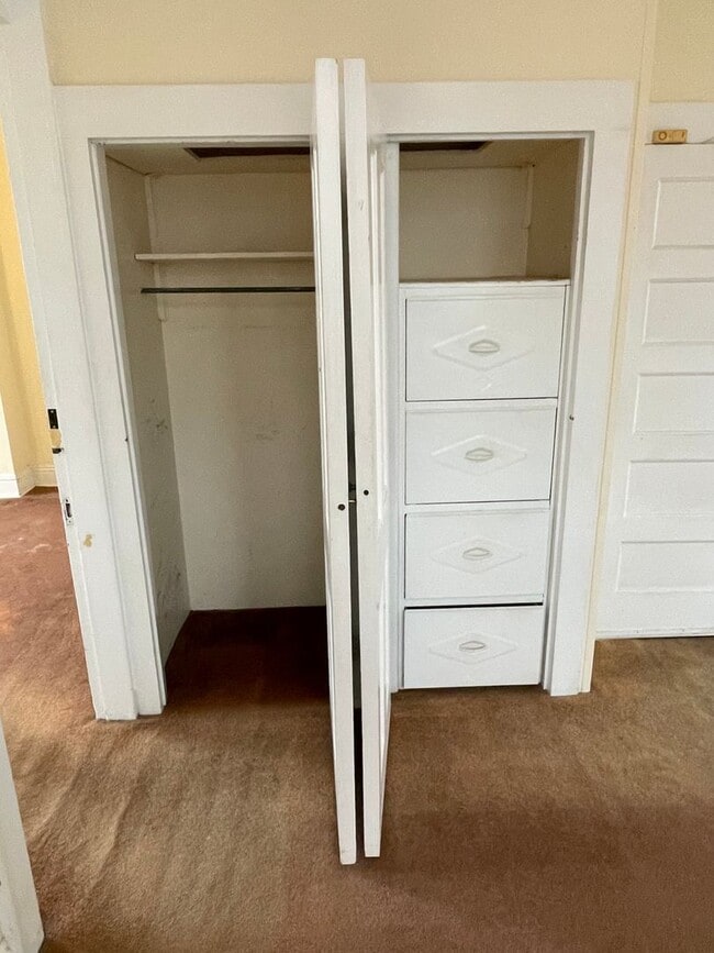 Building Photo - Spacious 2BD/1BA Uptown