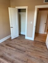 Building Photo - 386 Main St