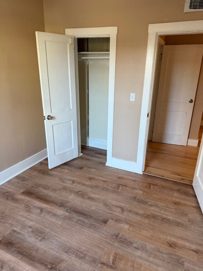 Building Photo - 386 Main St