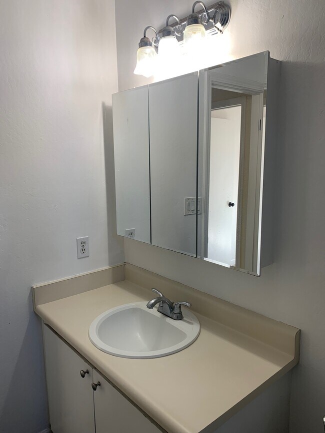 Building Photo - 3901 Clayton Rd