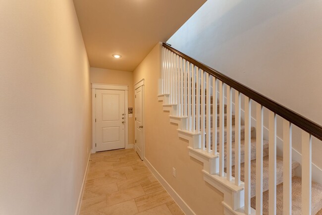 Building Photo - Beautiful 3 bedroom home in Gated community!