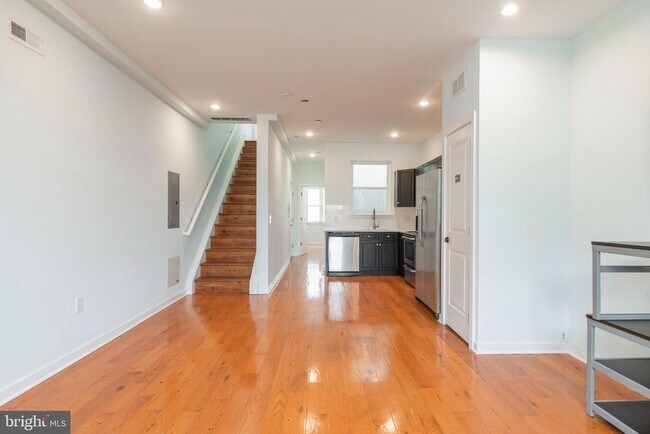 Building Photo - 1517 W Seybert St