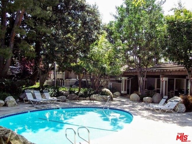 Building Photo - 4 Streamwood