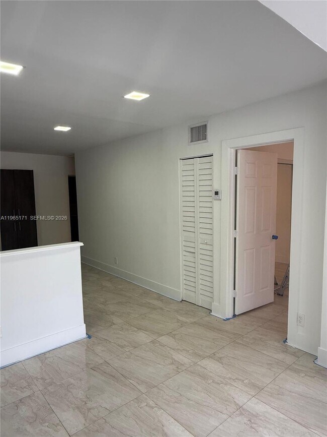 Building Photo - 3413 NW 9th Ct