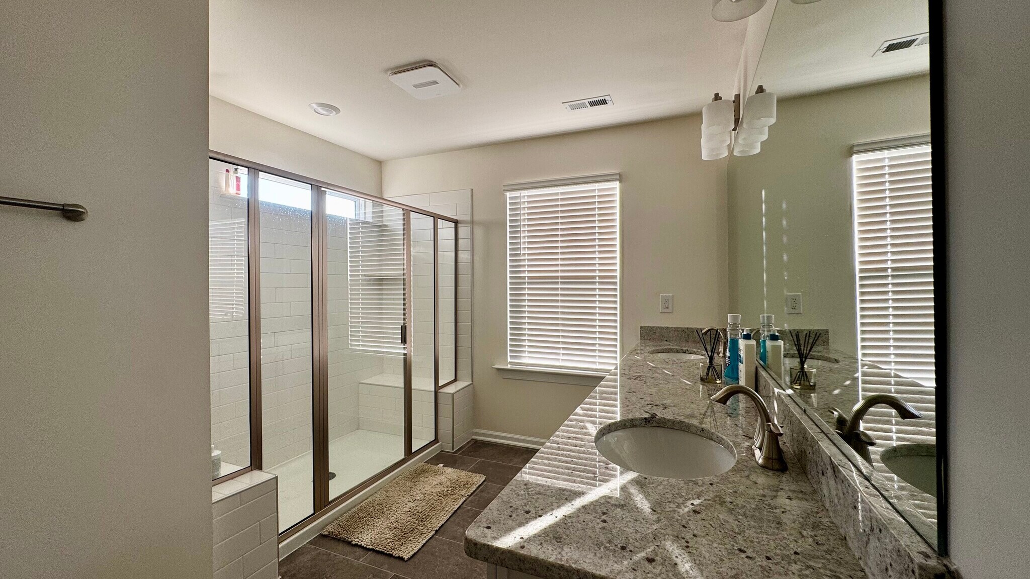 Building Photo - 806 Courting St