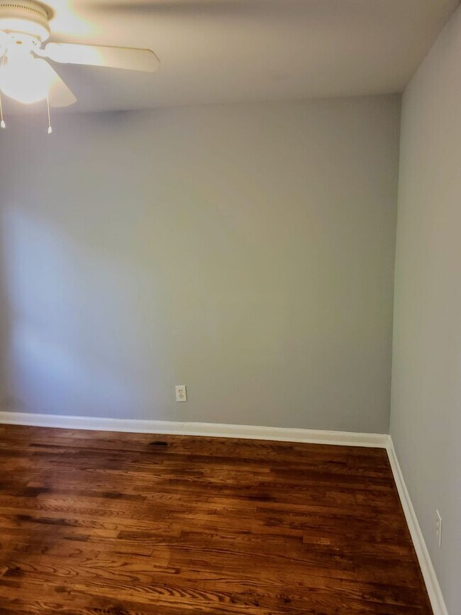 Building Photo - 1596 Line Cir