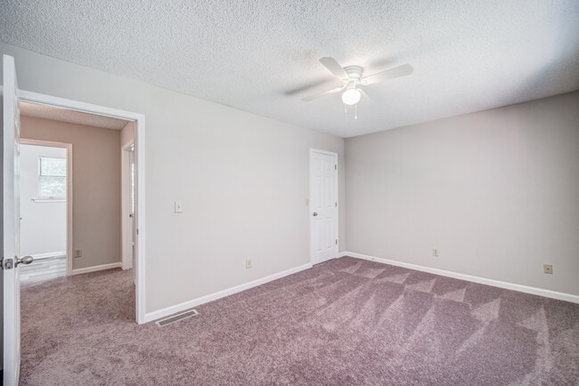 Building Photo - 4084 Hidden Hollow Dr