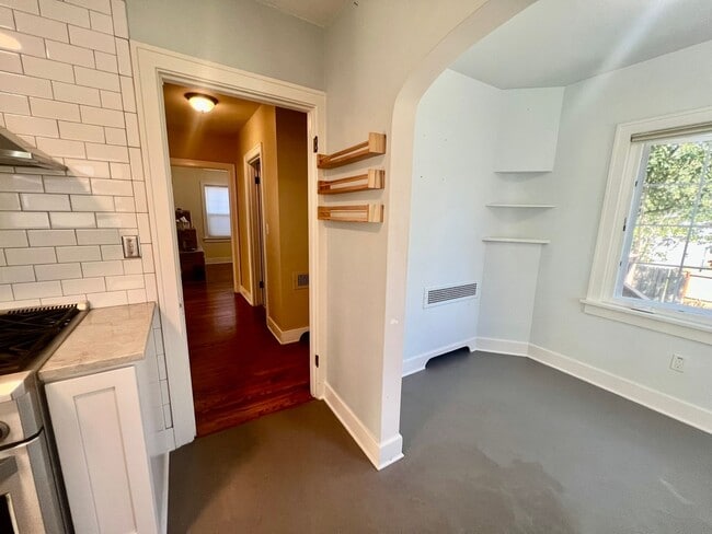Building Photo - Updated 1920s 4BD