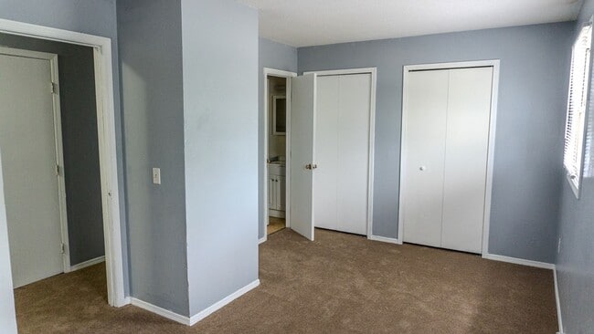Building Photo - Lovely 2-Bedroom Townhouse in Central Toledo