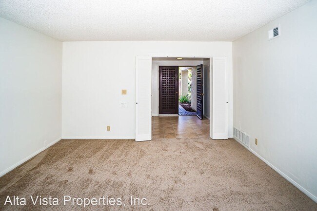Building Photo - 4 br, 2 bath House - 5404 Coral Reef Ave.