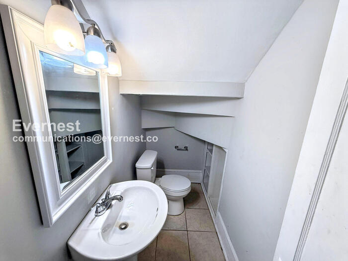 Building Photo - 1629 16th Ave S