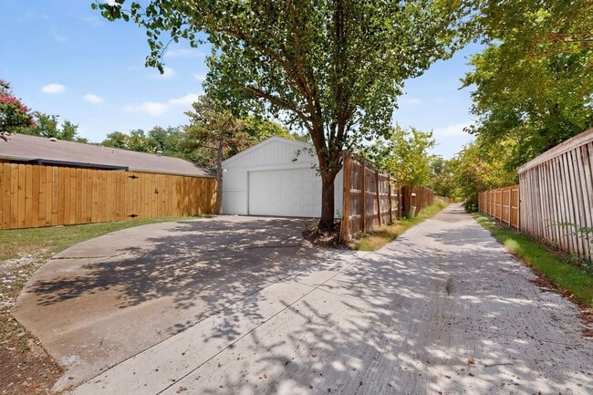 Building Photo - Plano Gem Ready To Be Your Home