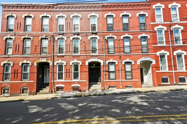 Building Photo - 52 Beacon St