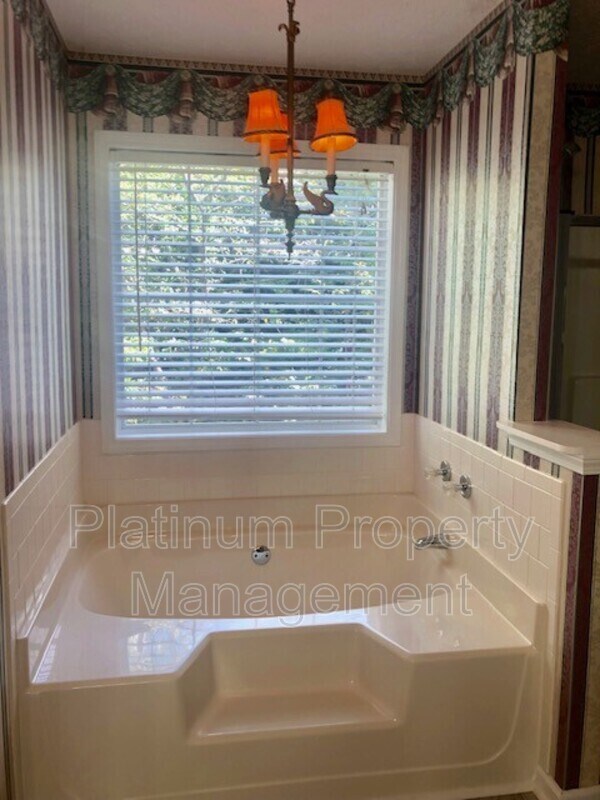 Building Photo - 740 Trellis Pond Ct