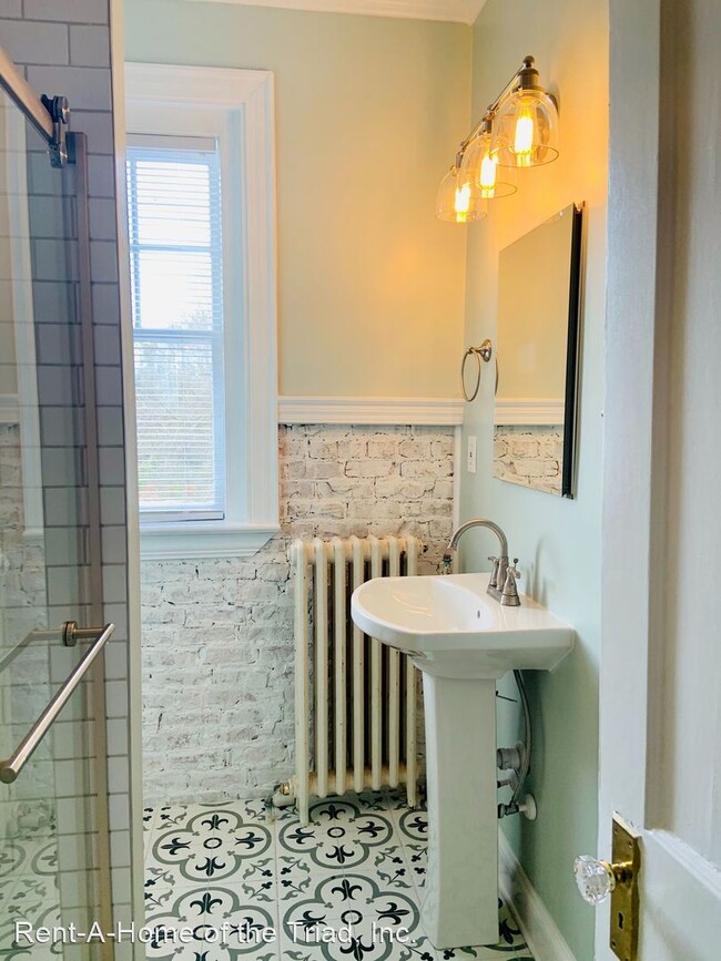Building Photo - 1 br, 1 bath House - 904 West Market Stree...