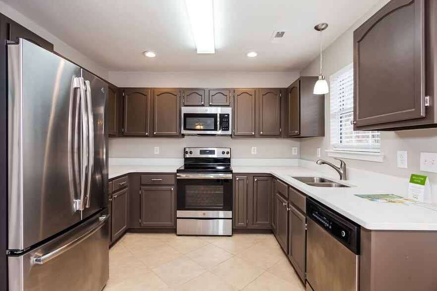 Building Photo - 7023 Passeres Ct