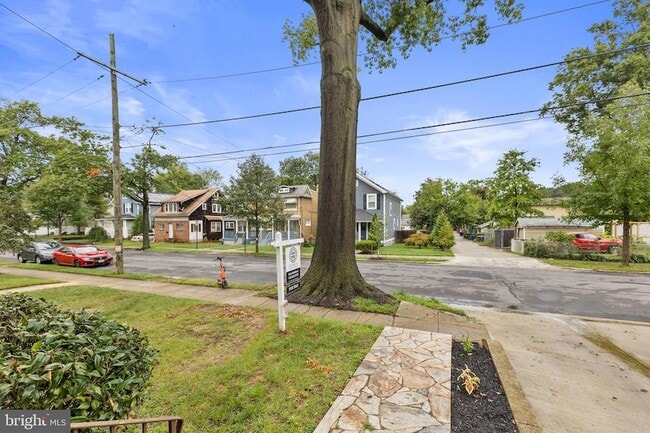 Building Photo - 2231 Otis St NE