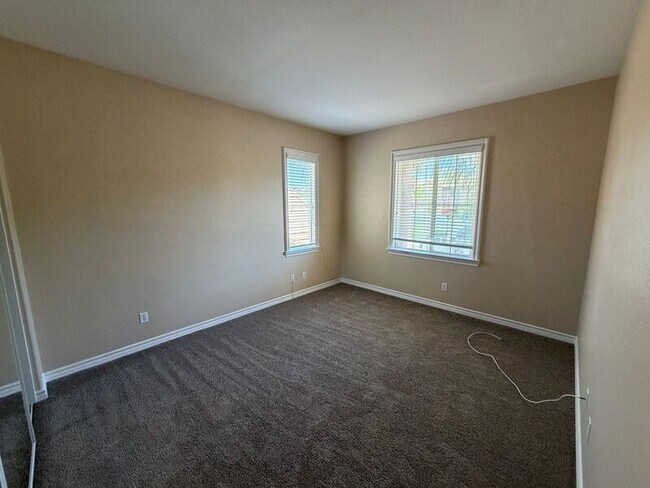 Building Photo - 46263 Drymen Ave