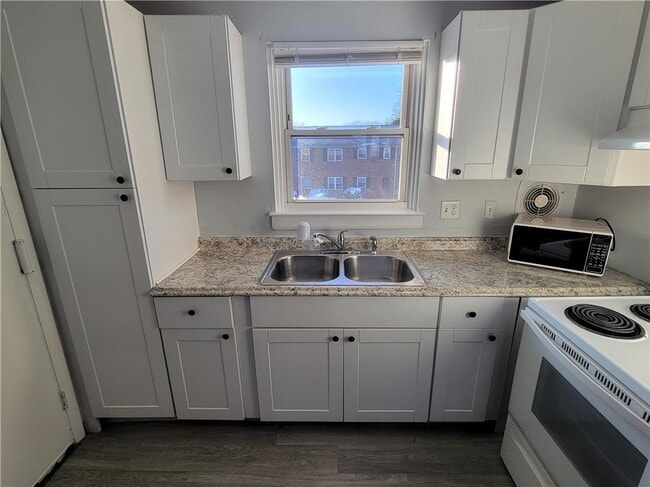 Building Photo - 70 Carroll Ave