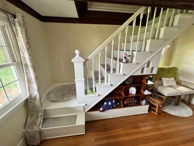 Building Photo - 3 Bed/2 Bath Single Fmaily Home