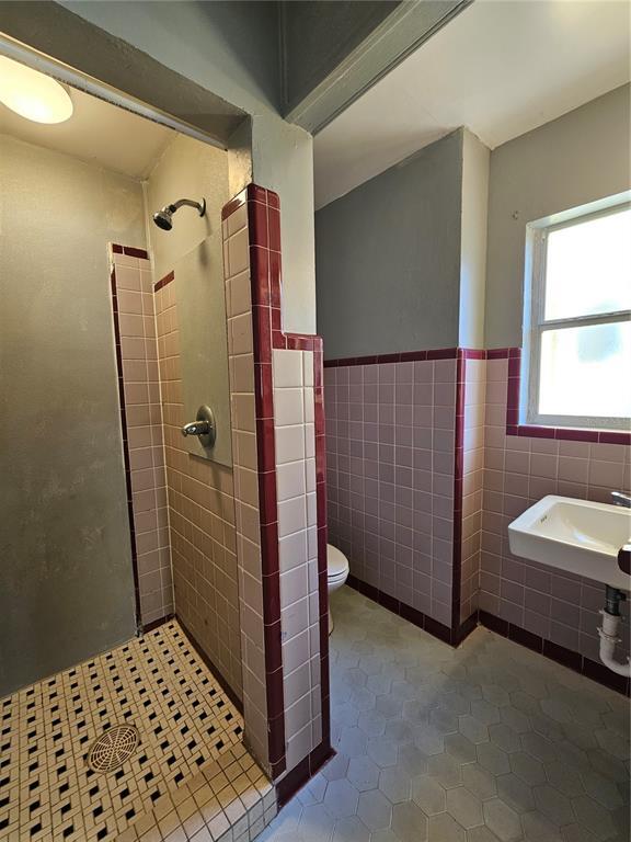 Building Photo - 1375 Drew St