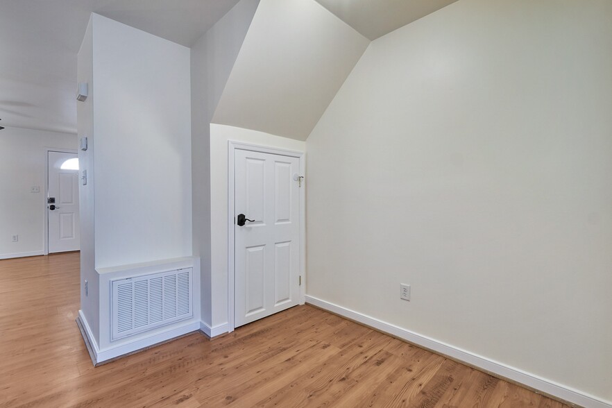 Building Photo - 1404 N 33rd St