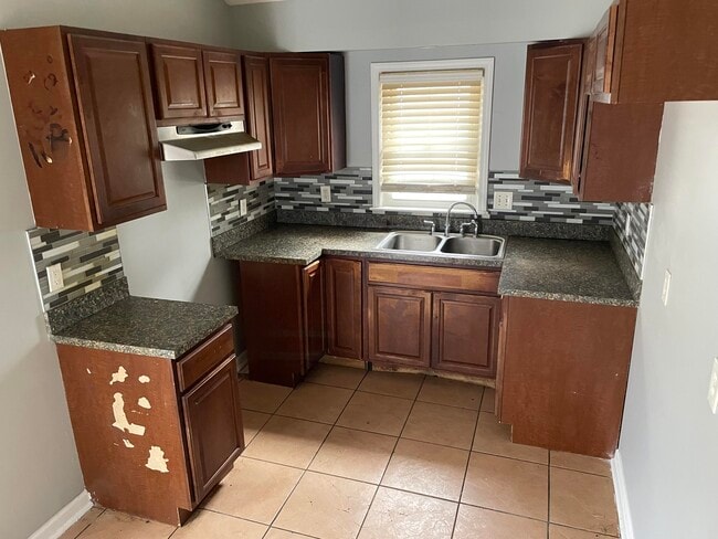 Building Photo - 18230 Mansfield St