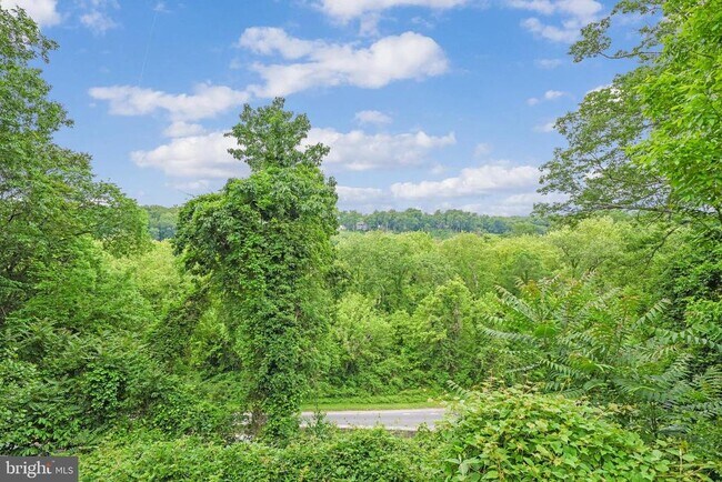 Building Photo - 6402 Ridge Dr