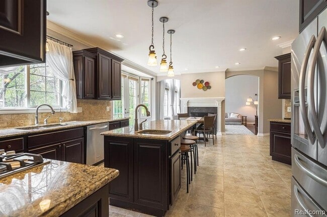 Building Photo - 4906 Stonehenge Dr