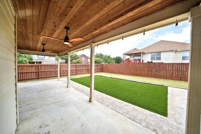 Building Photo - Gorgeous 5-Bedroom, 3.5-Bathroom Home Near...