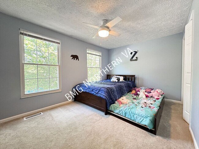 Building Photo - 3821 Jocelyn Dr