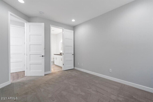 Building Photo - 1214 W 5th St