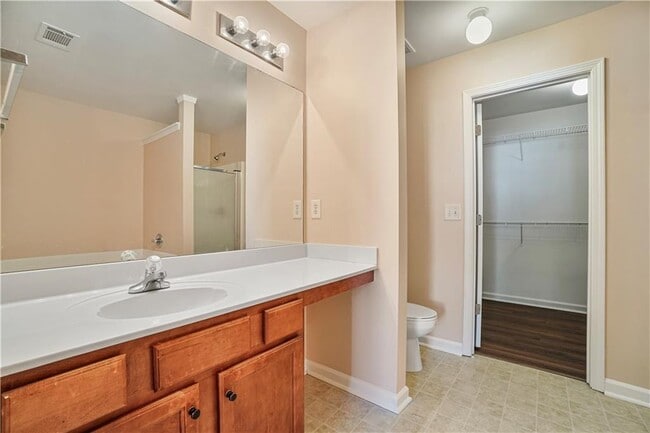 Building Photo - 1938 Dilcrest Dr