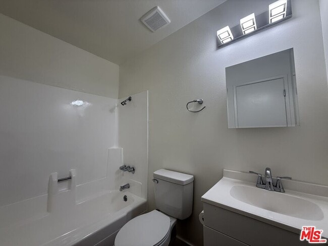 Building Photo - 523 Ashland Ave