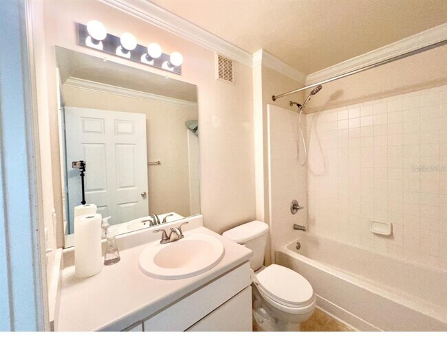 Building Photo - 18469 Bridle Club Dr